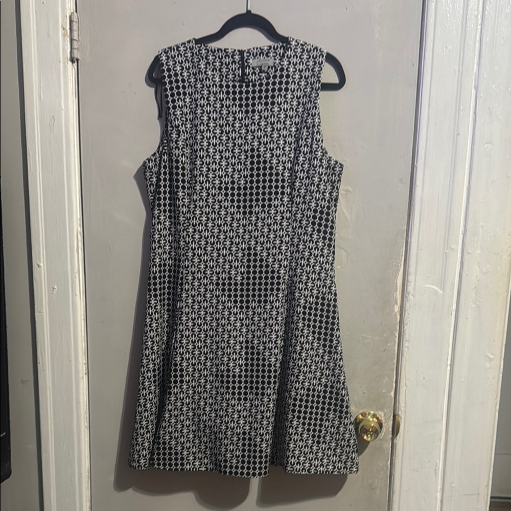 Black and White A-Line Mini Dress with Crew Neck